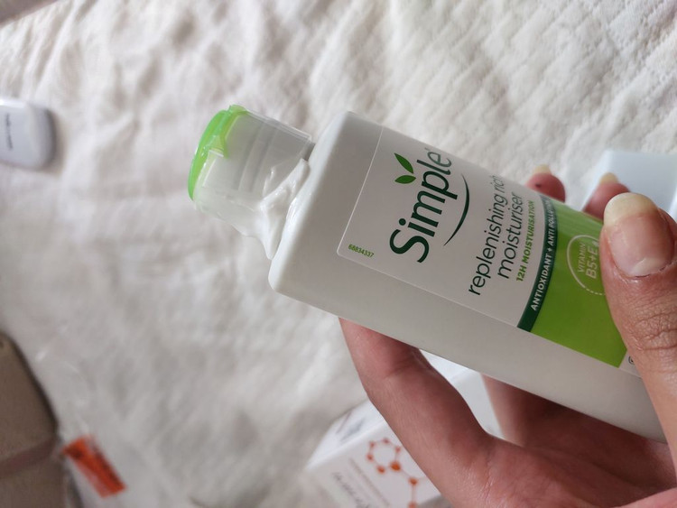 کرم آبرسان سیمپل پوست خشک 125ml